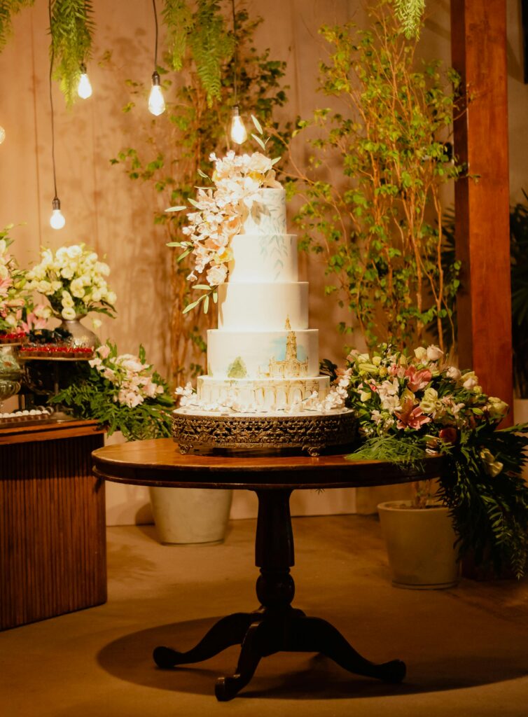 20 Stunning Anniversary Cake Images to Inspire Your Perfect Celebration 6 pexels marina ribeiro decoracoes 1081262752 20609911