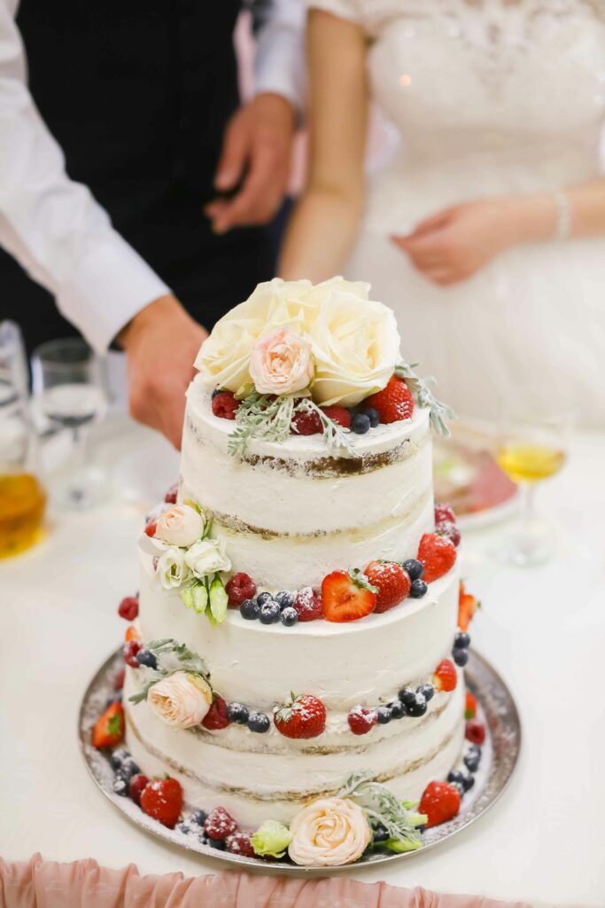 20 Stunning Anniversary Cake Images to Inspire Your Perfect Celebration 9 pexels merlin 11309253